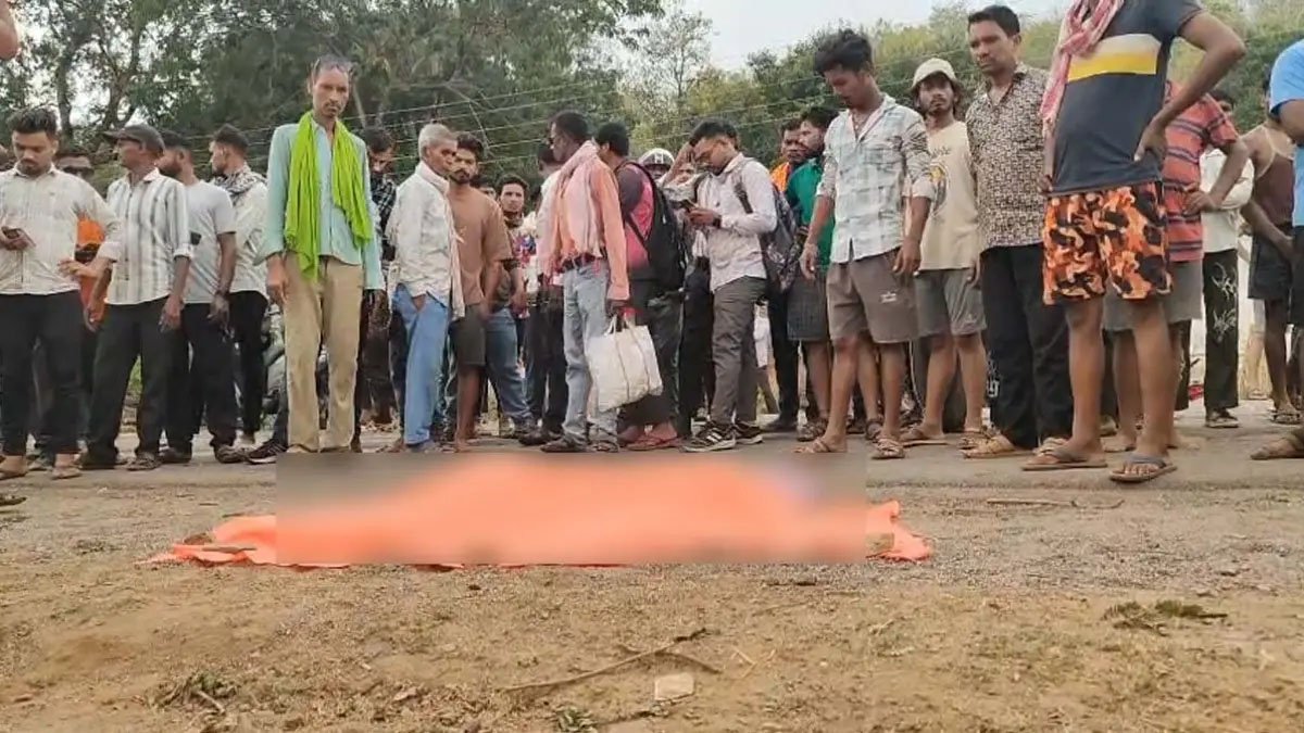 ट्रक ने छात्रा को कुचला