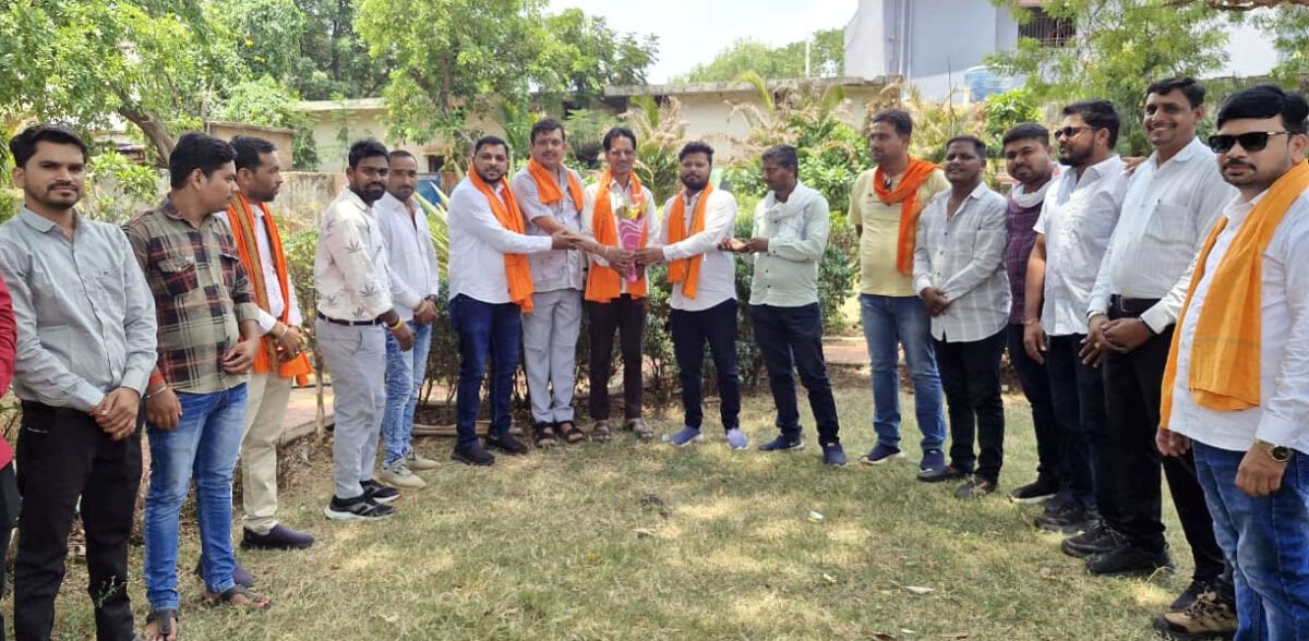 भाजयुमो पदाधिकारियों ने की शिष्टाचार भेंट