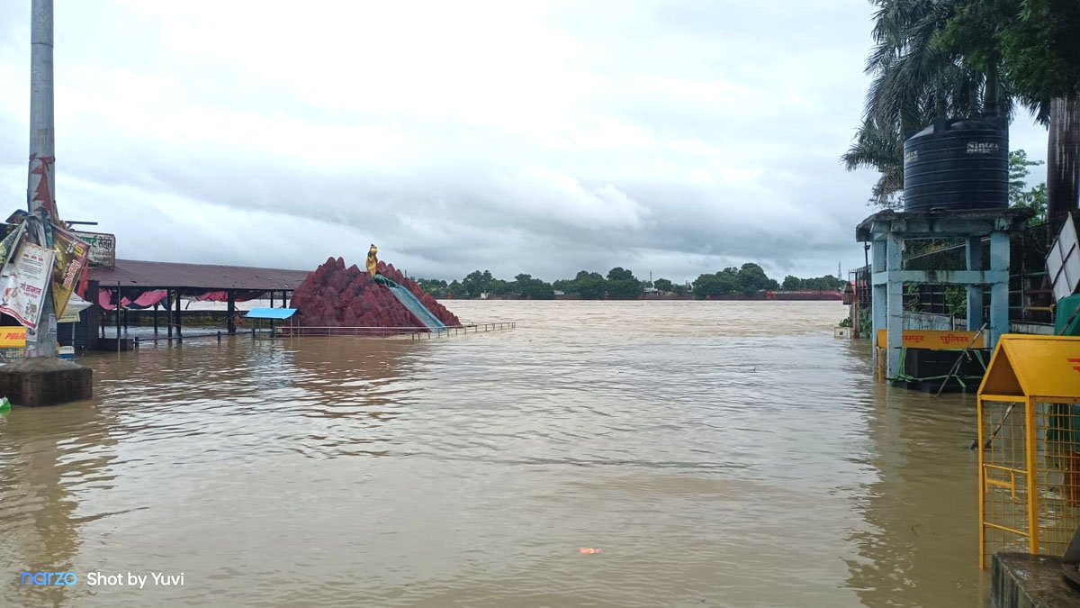 तीन बांधों से छोड़ा गया पानी महानदी लबालब
