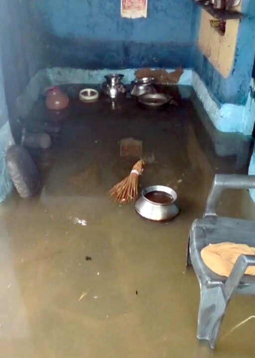 Rain: बारिश में डूबा नवापारा