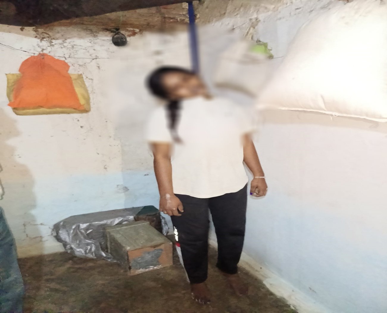 नाबालिग युवती ने की आत्महत्या