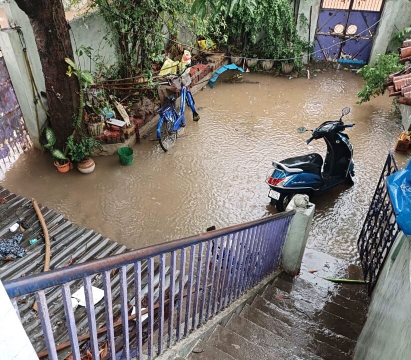Rain: बारिश में डूबा नवापारा