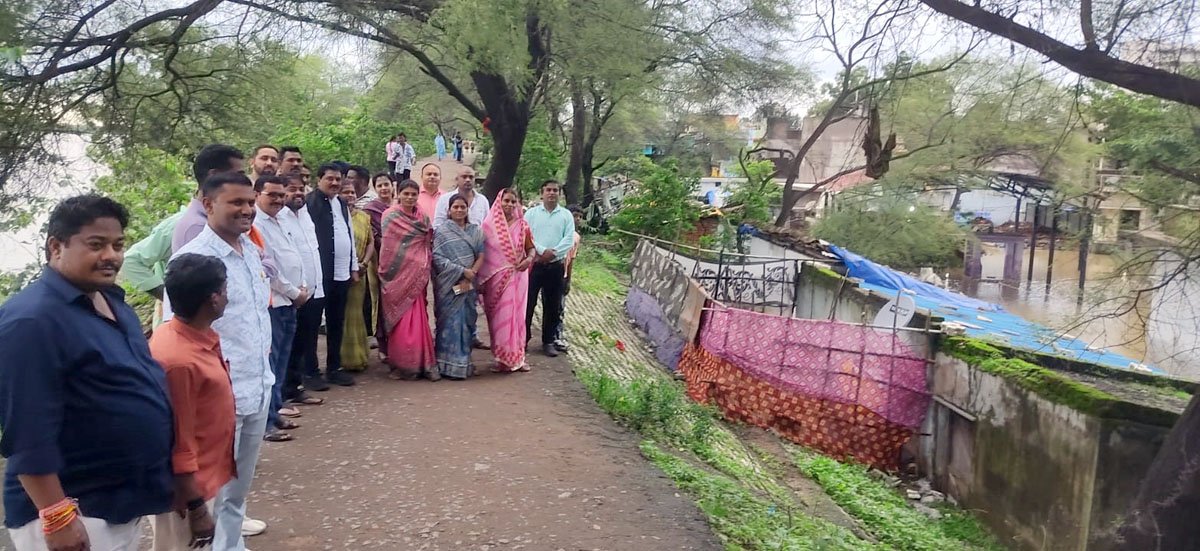 बाढ़ प्रभावित इलाकों में पहुंचे विधायक