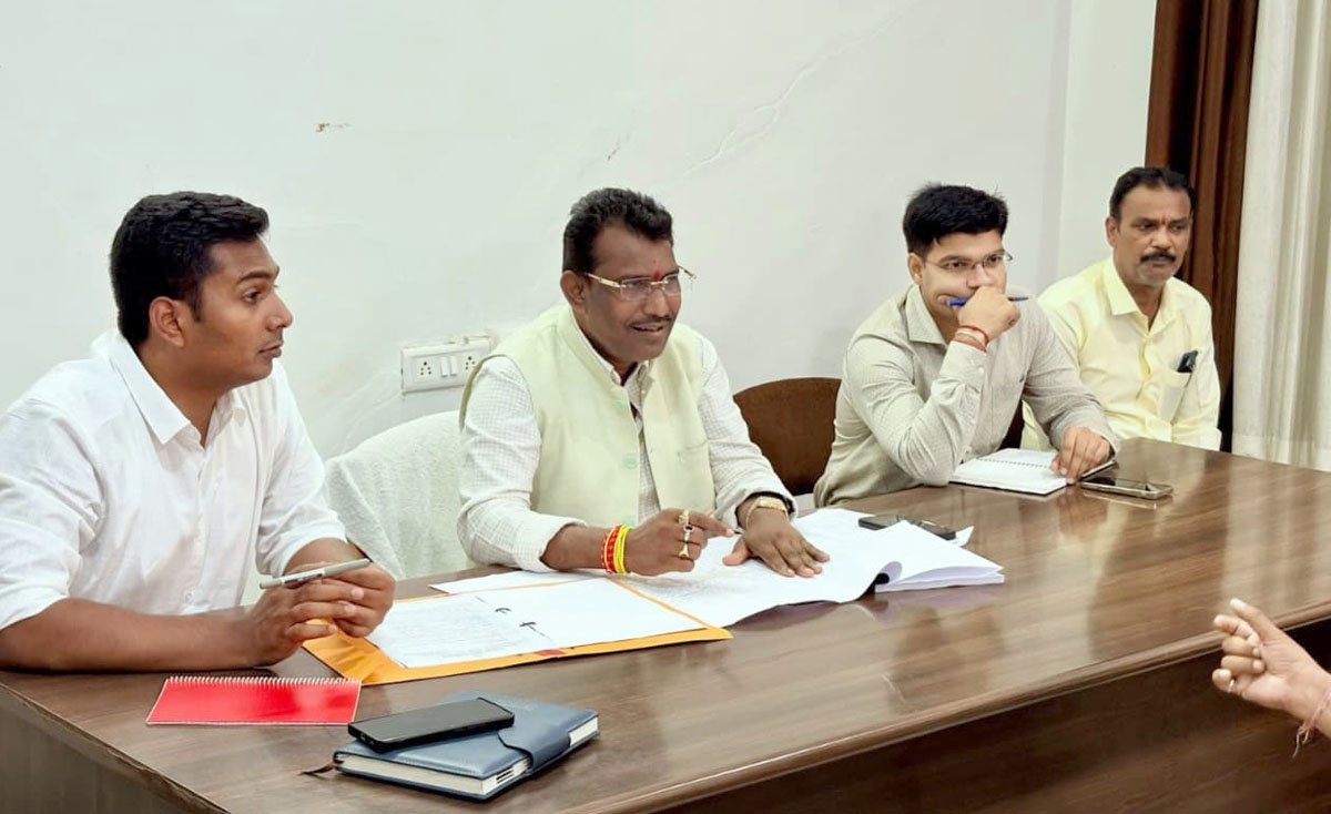 विधायक रोहित साहू की समीक्षा बैठक