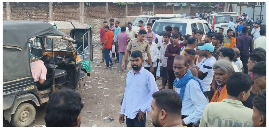 ऑटो चालक की बेरहमी से हत्या