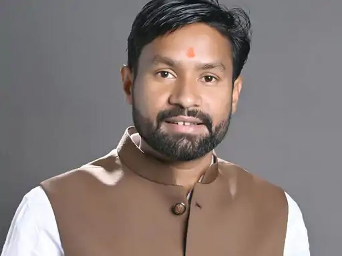 कॉलेज छात्रा से छेड़छाड़