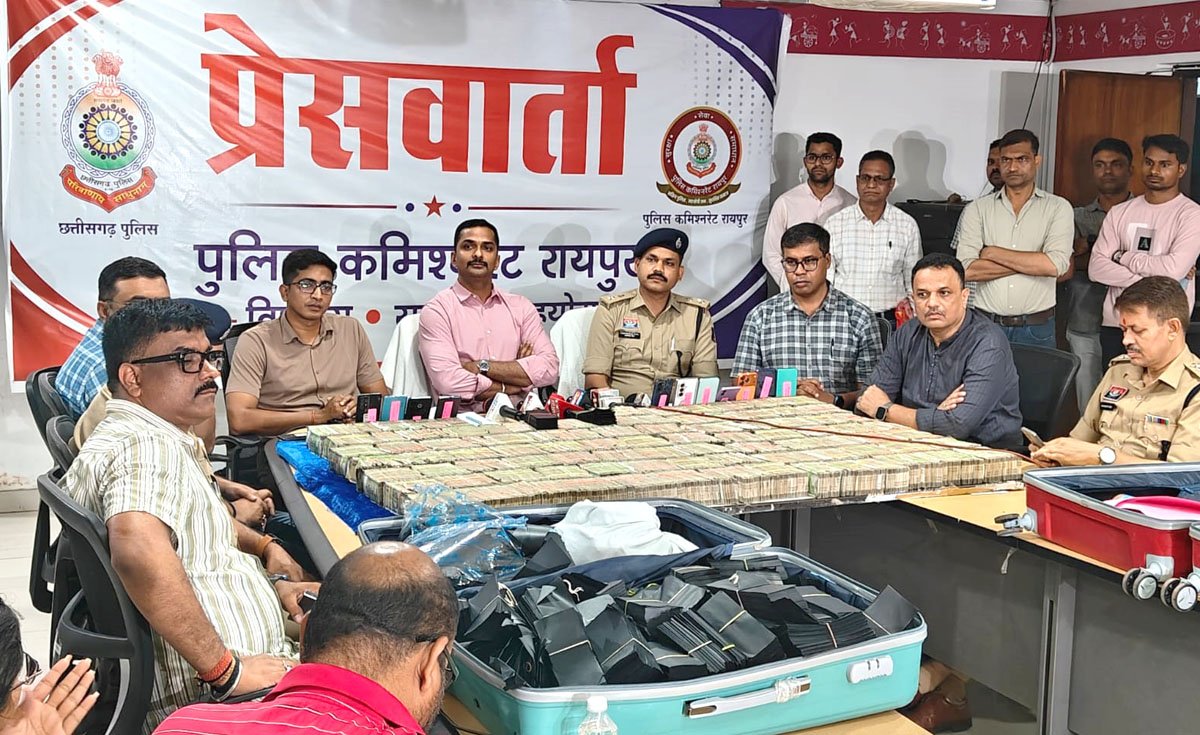काले कागज से करोड़ों का खेल