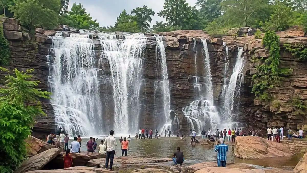 चट्टान से गिरकर युवक की मौत