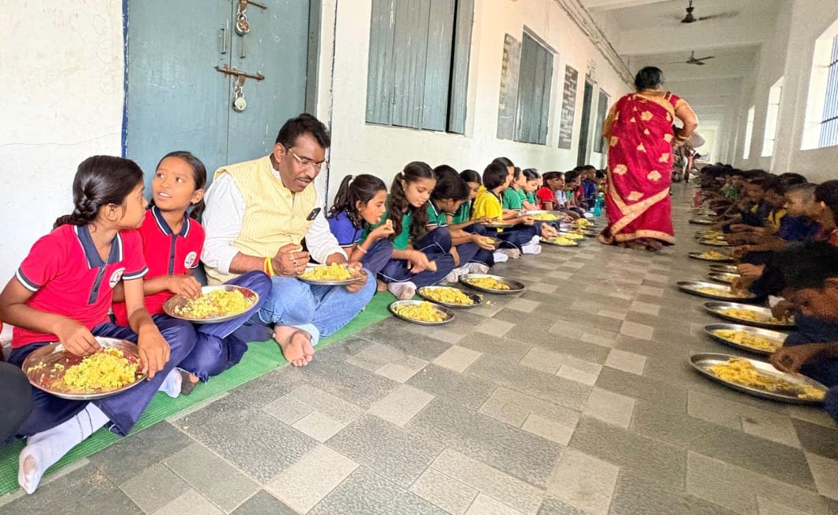 स्कूल का औचक निरीक्षण