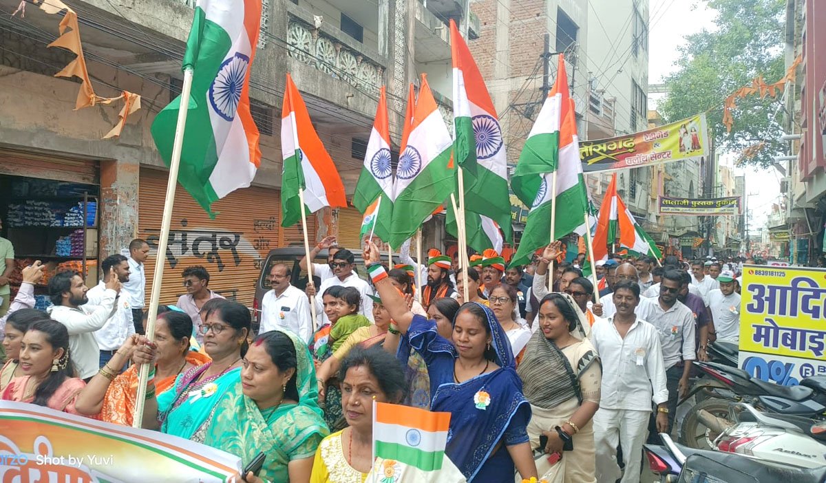 नवापारा में निकली तिरंगा यात्रा