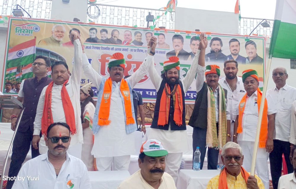 नवापारा में निकली तिरंगा यात्रा