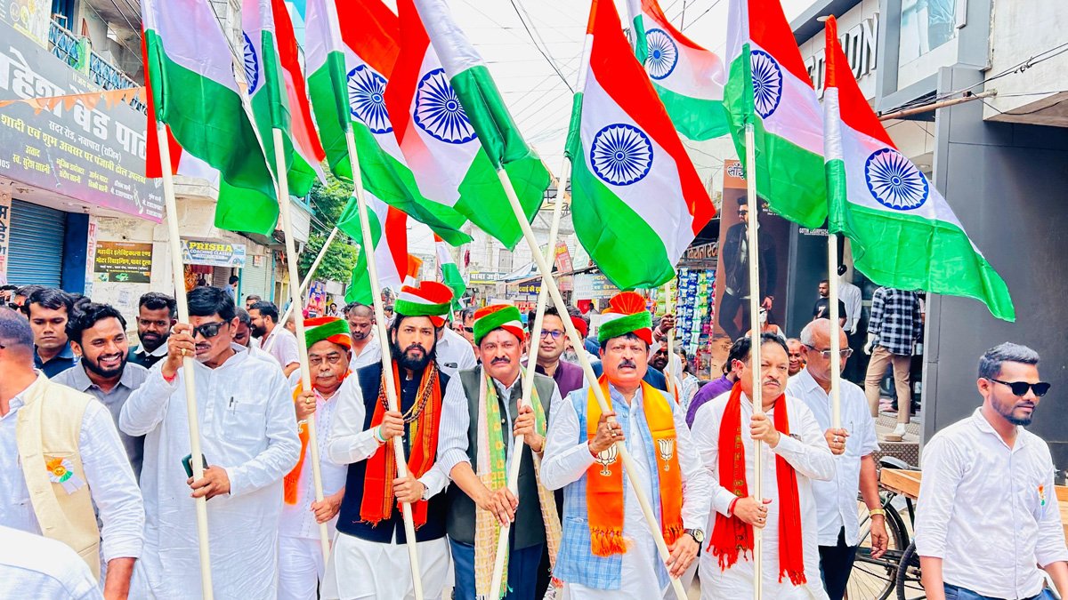 नवापारा में निकली भव्य तिरंगा यात्रा