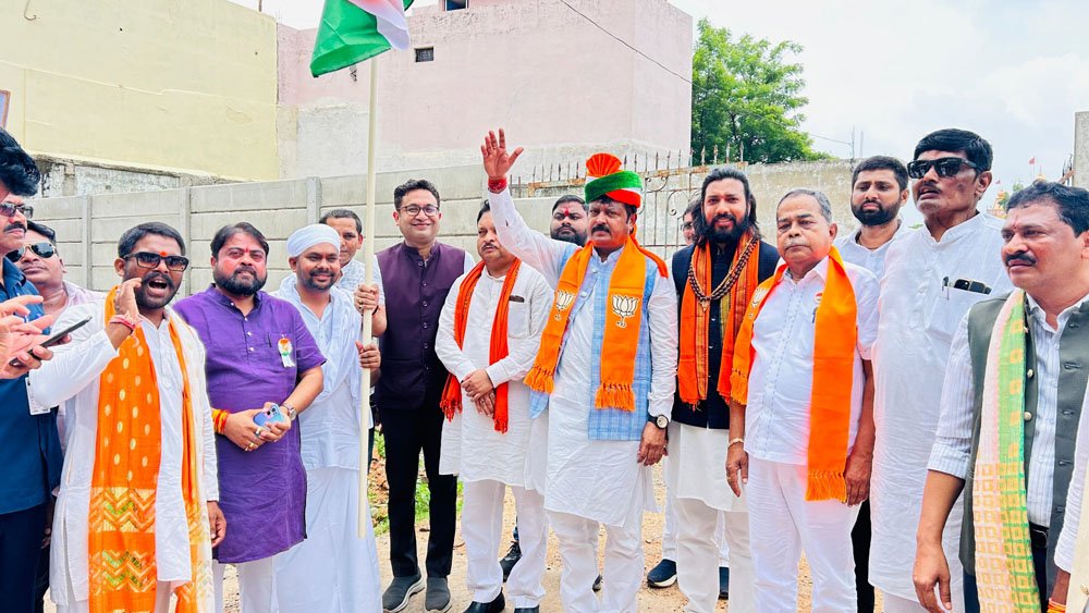 नवापारा में निकली भव्य तिरंगा यात्रा
