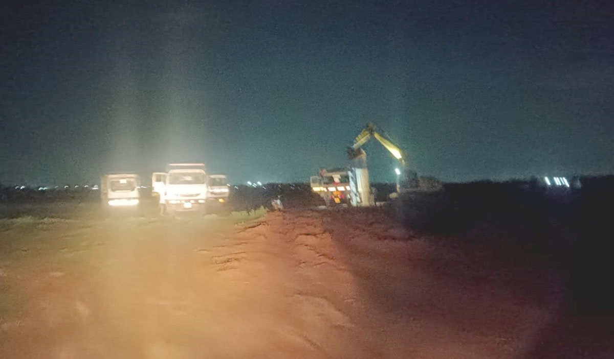 अवैध मुरूम खनन
