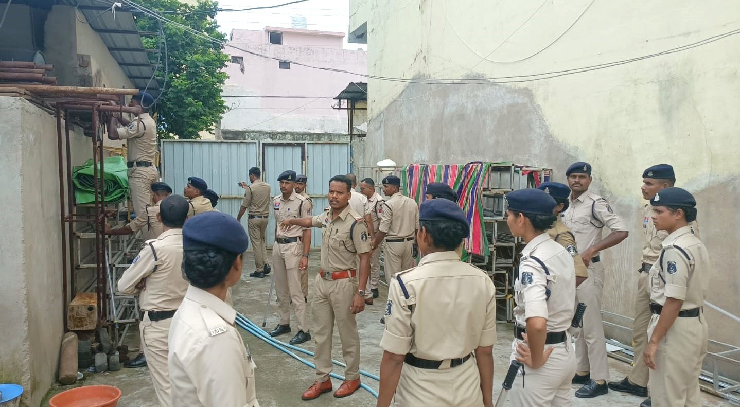लल्ला सोनवानी के घर पुलिस की रेड