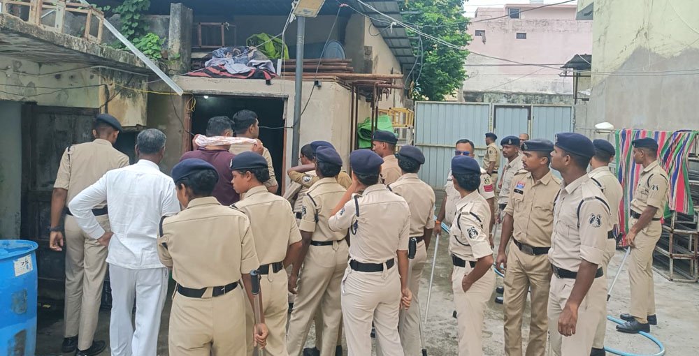 लल्ला सोनवानी के घर पुलिस की रेड