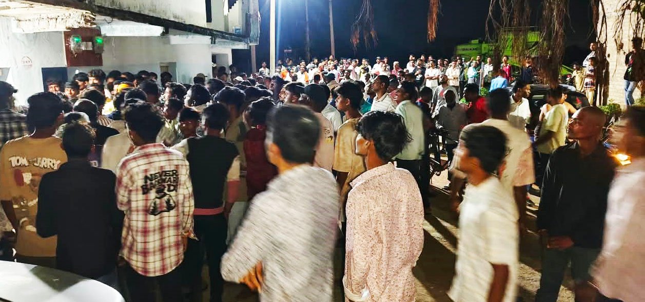 अभनपुर में ट्रैक्टर ने बच्ची को कुचला