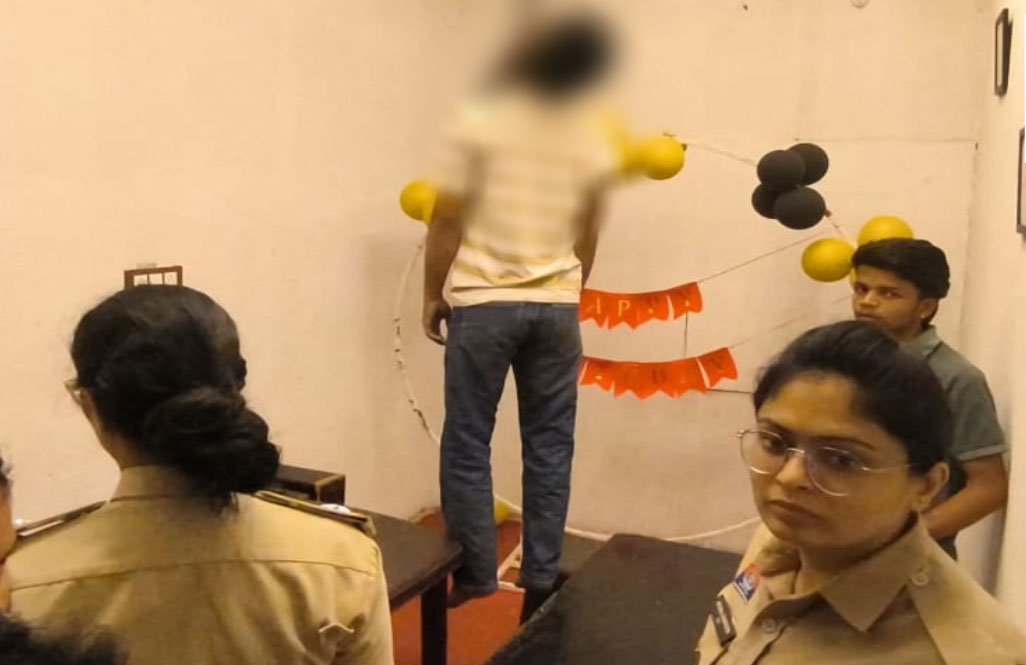 जेल कैफे में मिला युवक का शव