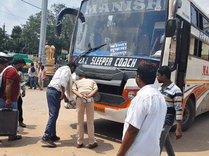 यात्री बस ने बाइक सवार को कुचला
