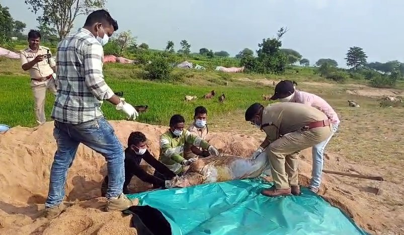 महिला की संदिग्ध परिस्थितियों