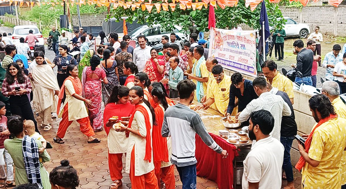 ‘हनुमान अंश’ फिल्म पर बंटा हलवा-पूड़ी