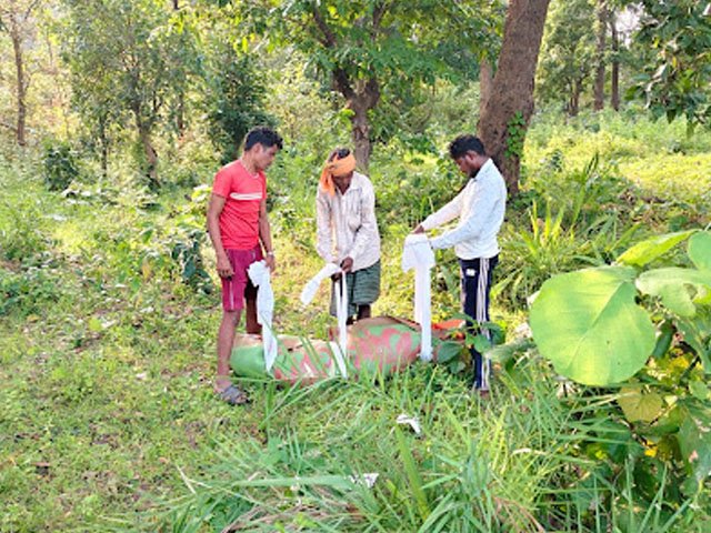 गरियाबंद के जंगल में मिला शव