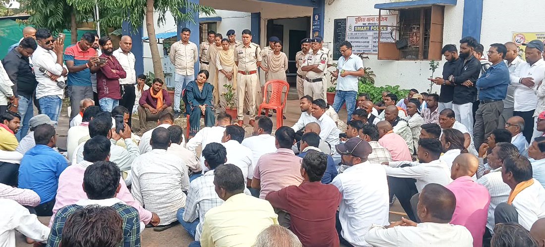 राजिम थाना घेराव