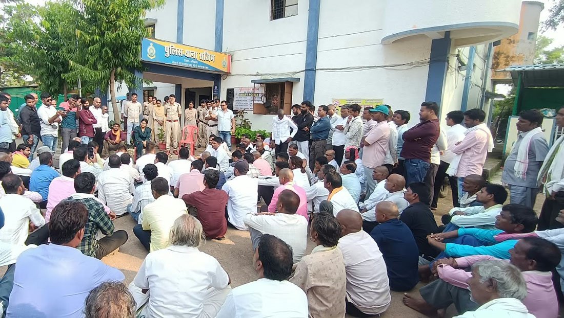 राजिम थाना घेराव